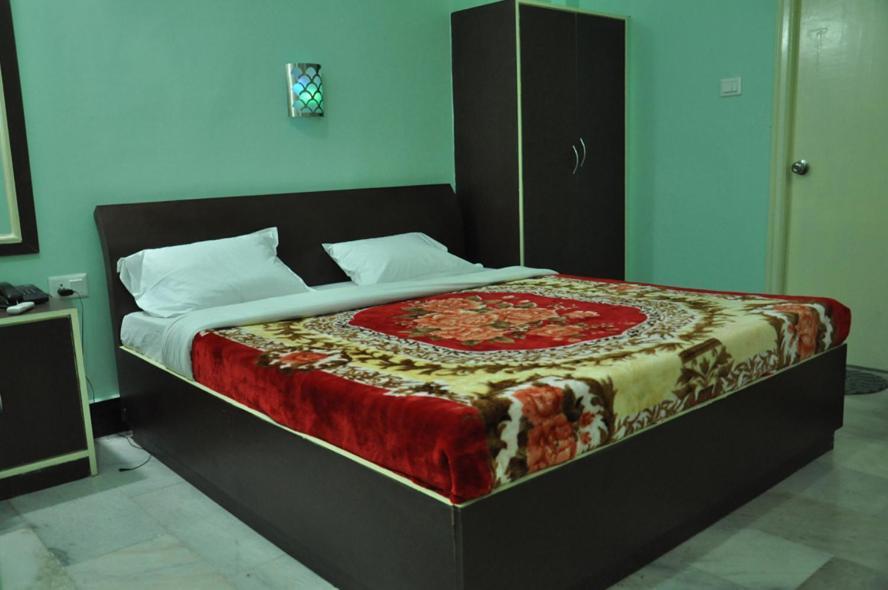 Hotel Kiran Palace Varanasi Room photo