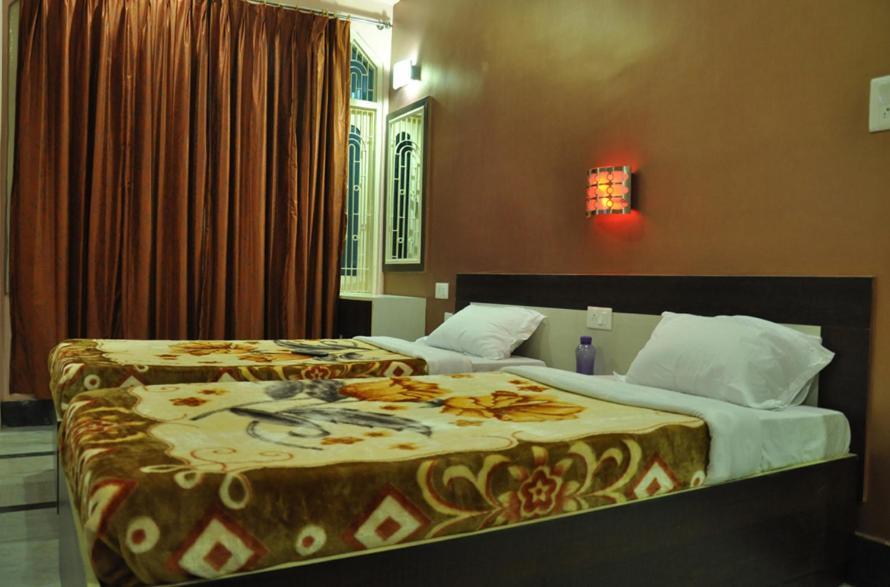 Hotel Kiran Palace Varanasi Exterior photo