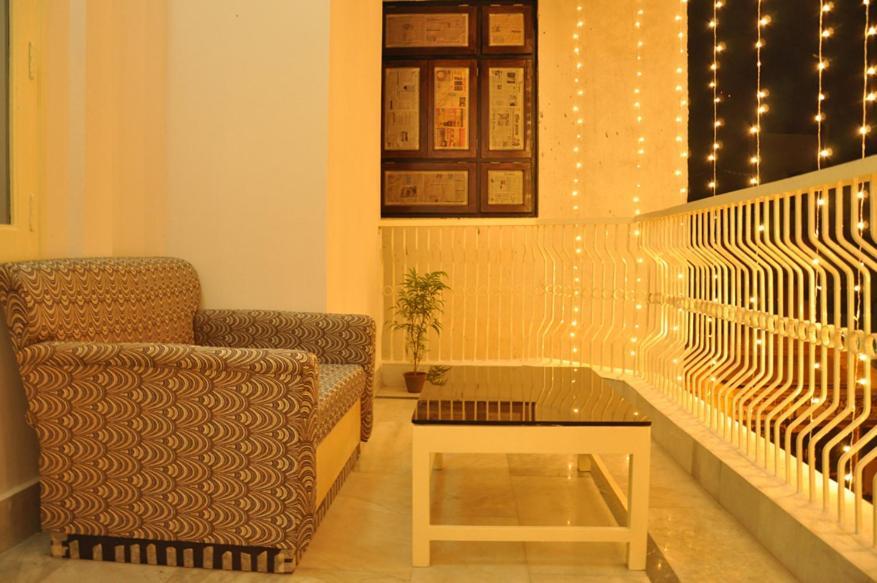 Hotel Kiran Palace Varanasi Exterior photo